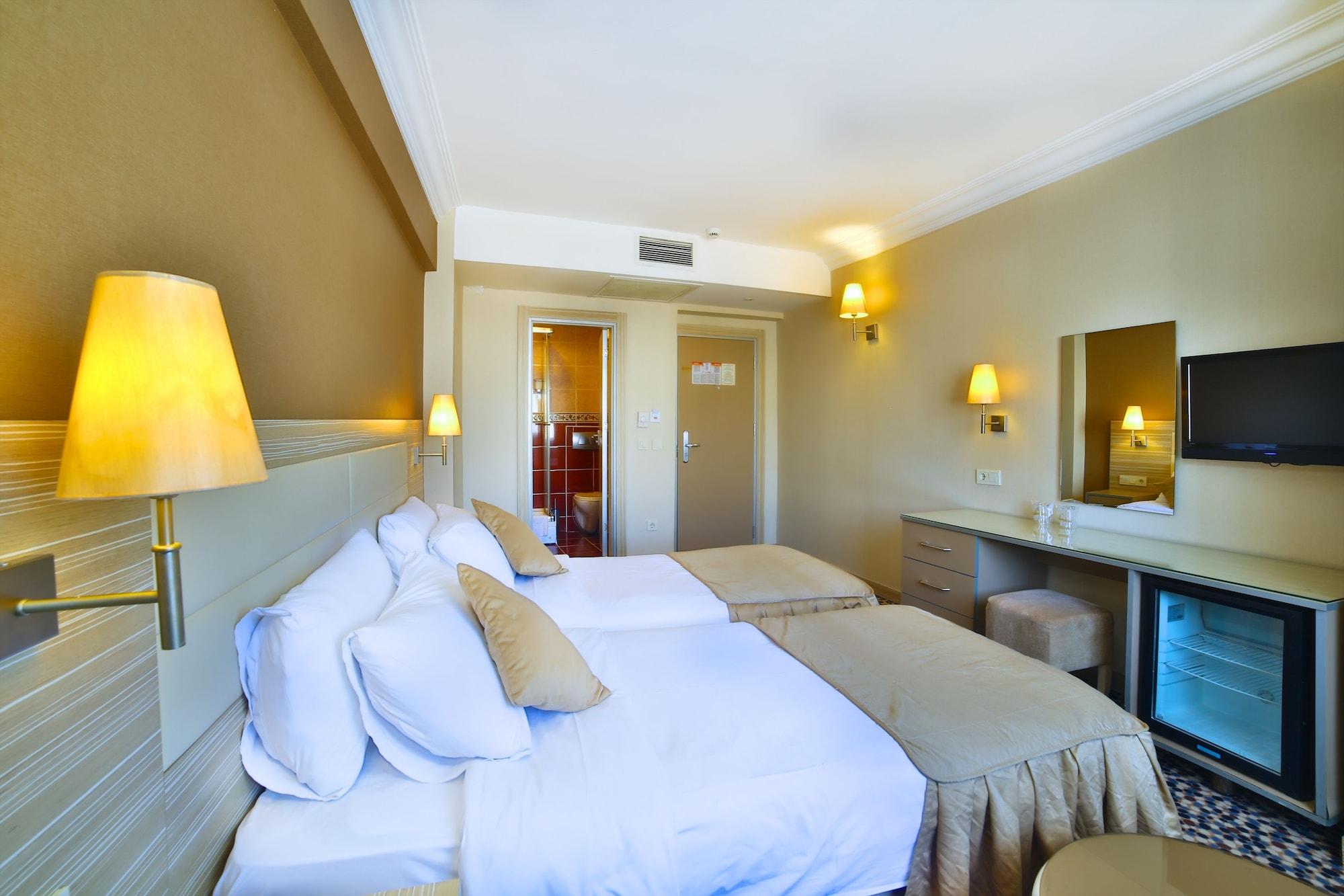 Hotel Grand Emin Istanbul Bagian luar foto