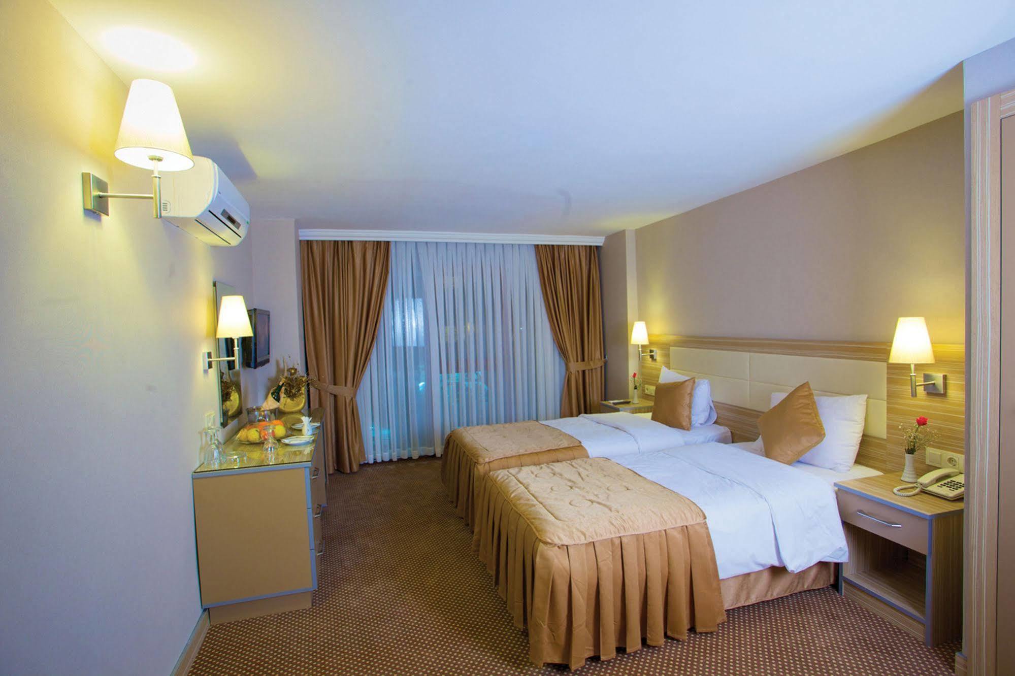 Hotel Grand Emin Istanbul Bagian luar foto